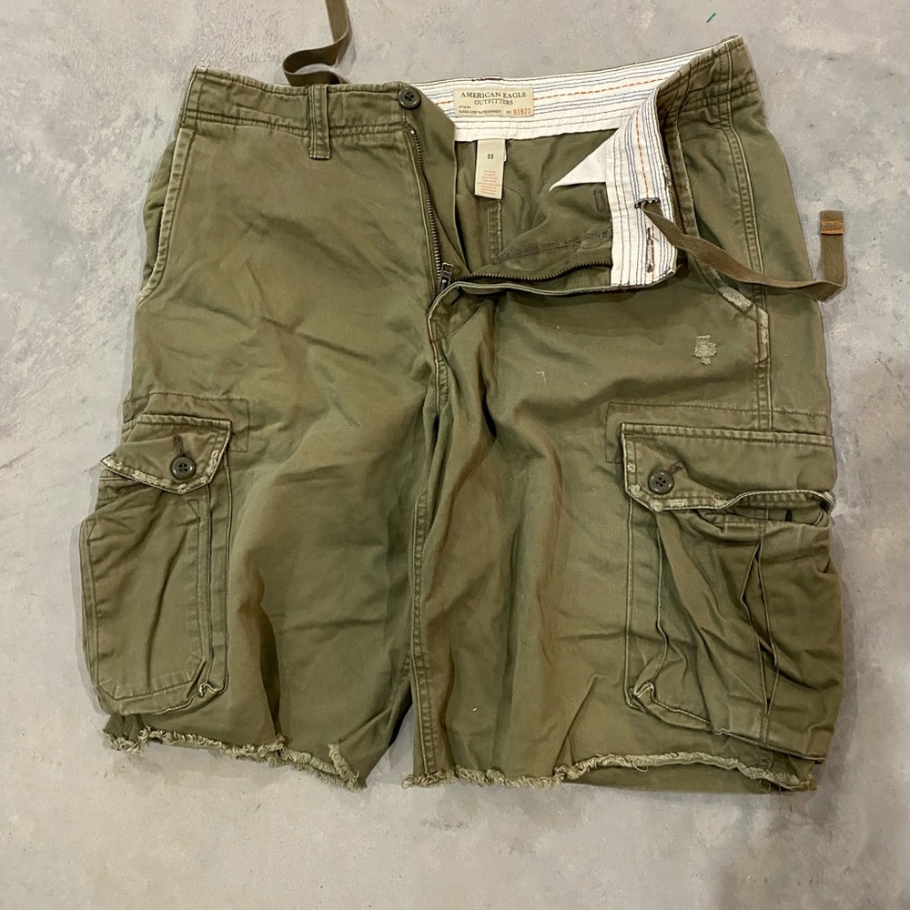Men’s size 33 American Eagle Cargo shorts